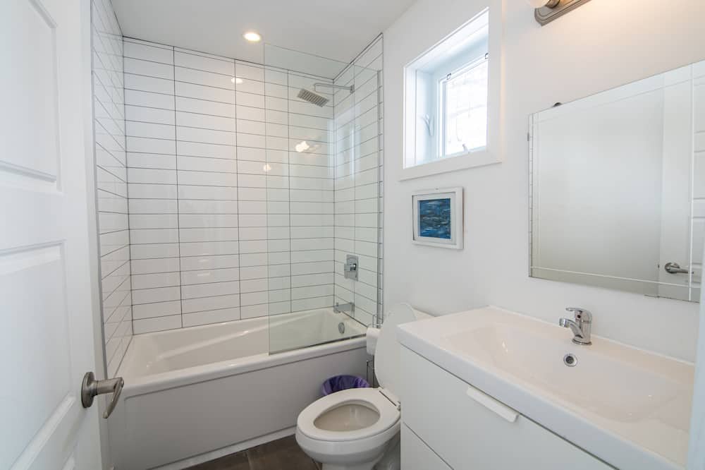 Photo of Bathroom in Entrelacs