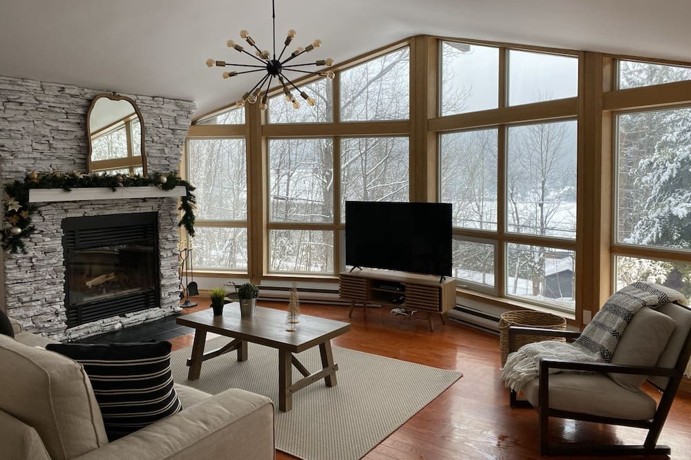 Photo of Livingroom in Saint-Hippolyte