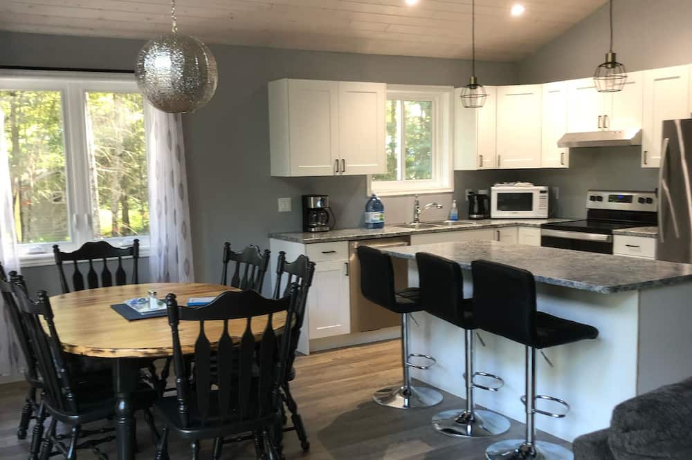 Photo of Kitchen in Dysart et al