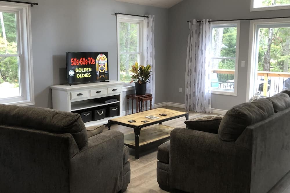 Photo of Livingroom in Dysart et al