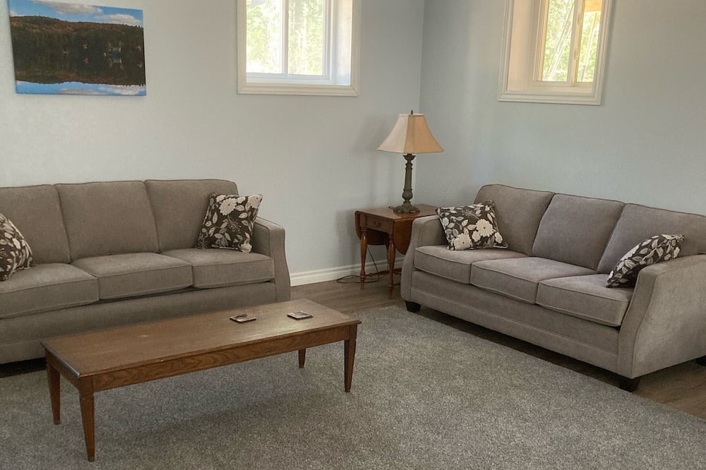 Photo of Livingroom in Dysart et al