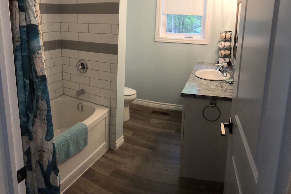 Photo of Bathroom in Dysart et al