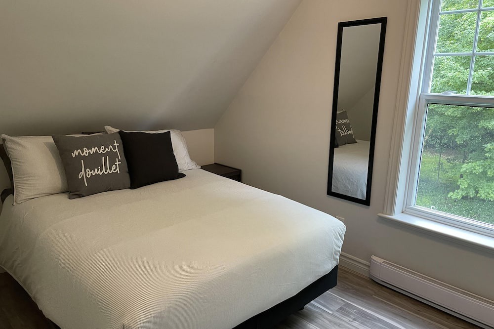 Photo of Bedroom in Chateau-Richer