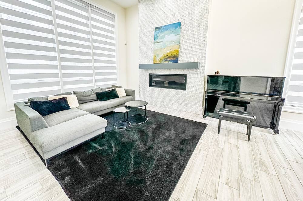 Photo of Livingroom in Hollyburn