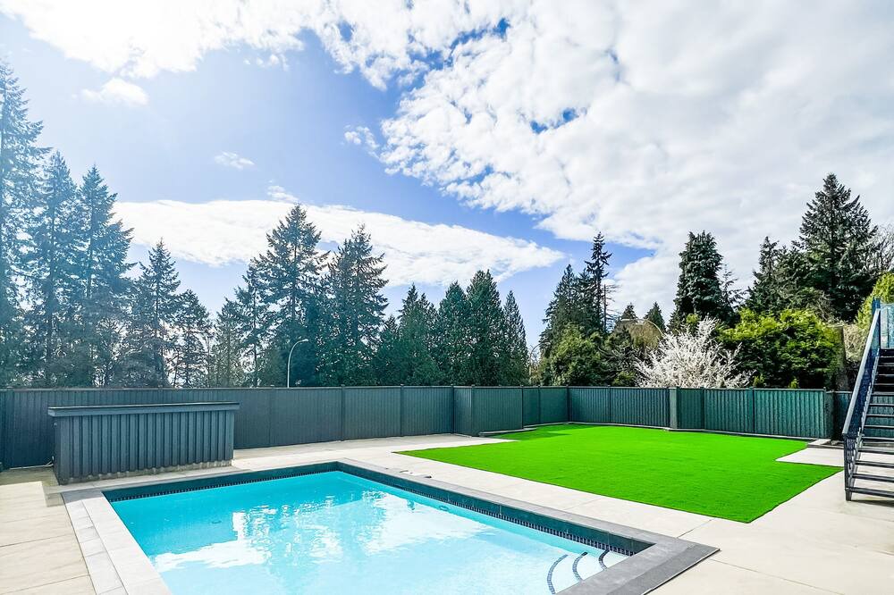 Photo of Outdoor in Hollyburn