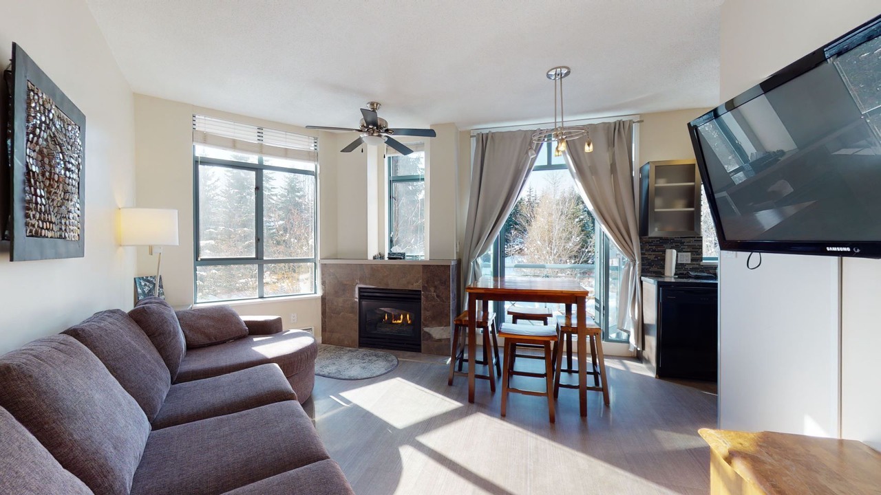 Photo of Livingroom in Whistler Cay Heights