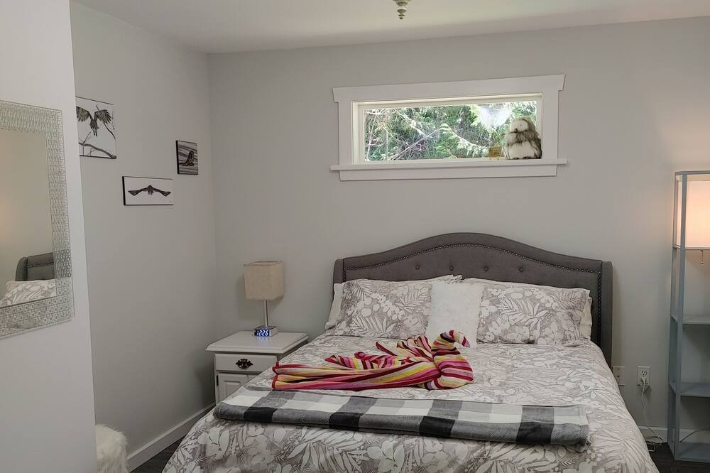 Photo of Bedroom in West Sechelt