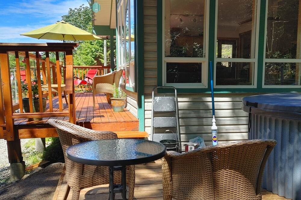 Photo of Patio Balcony in West Sechelt