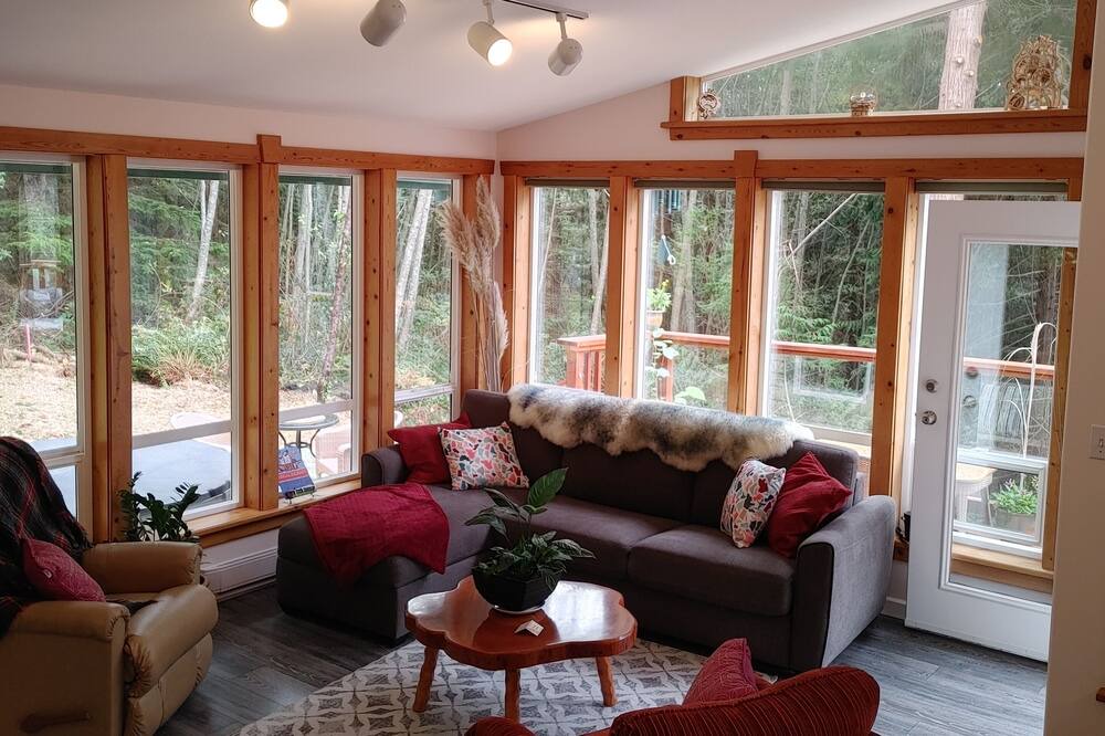 Photo of Livingroom in West Sechelt