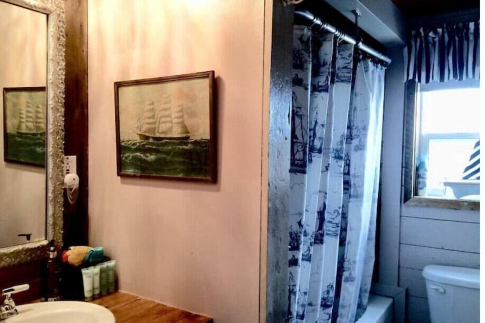 Photo of Bathroom in Twillingate