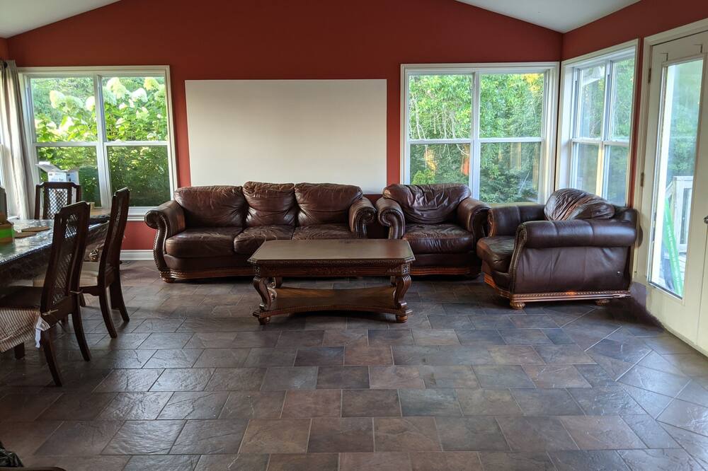 Photo of Livingroom in Montague