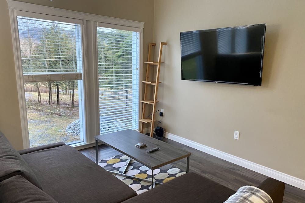 Photo of Livingroom in Hatzic