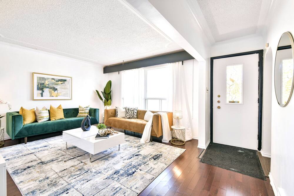 Photo of Livingroom in East Kildonan