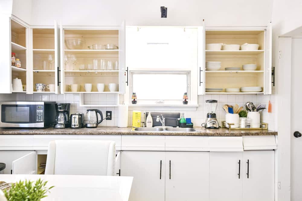 Photo of Kitchen in East Kildonan