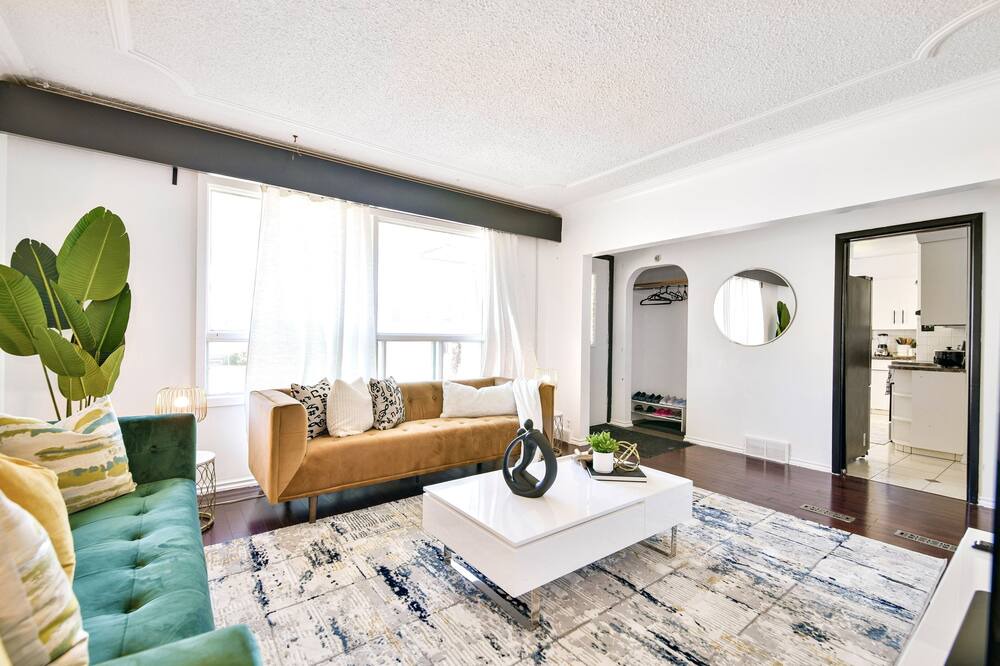 Photo of Livingroom in East Kildonan