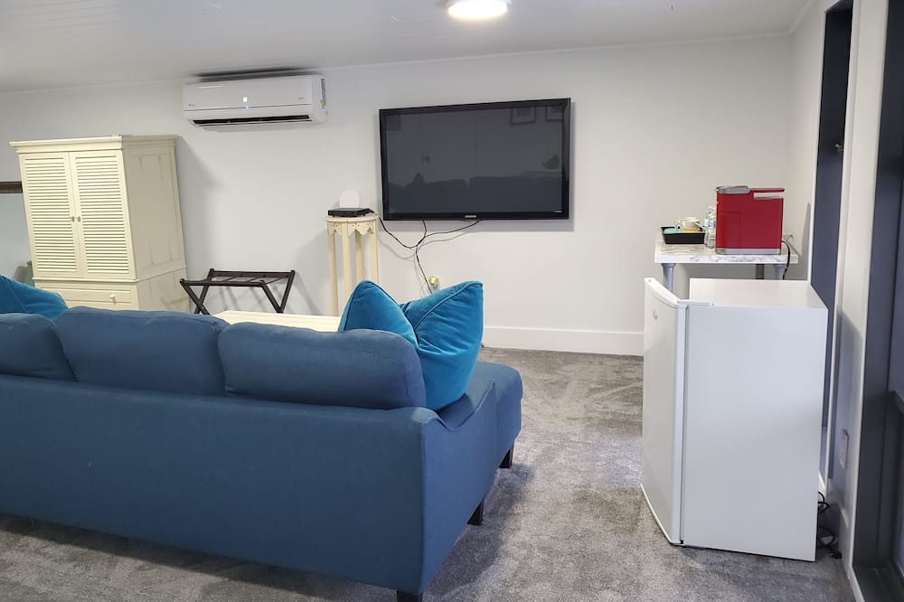 Photo of Livingroom in Westshore Estates