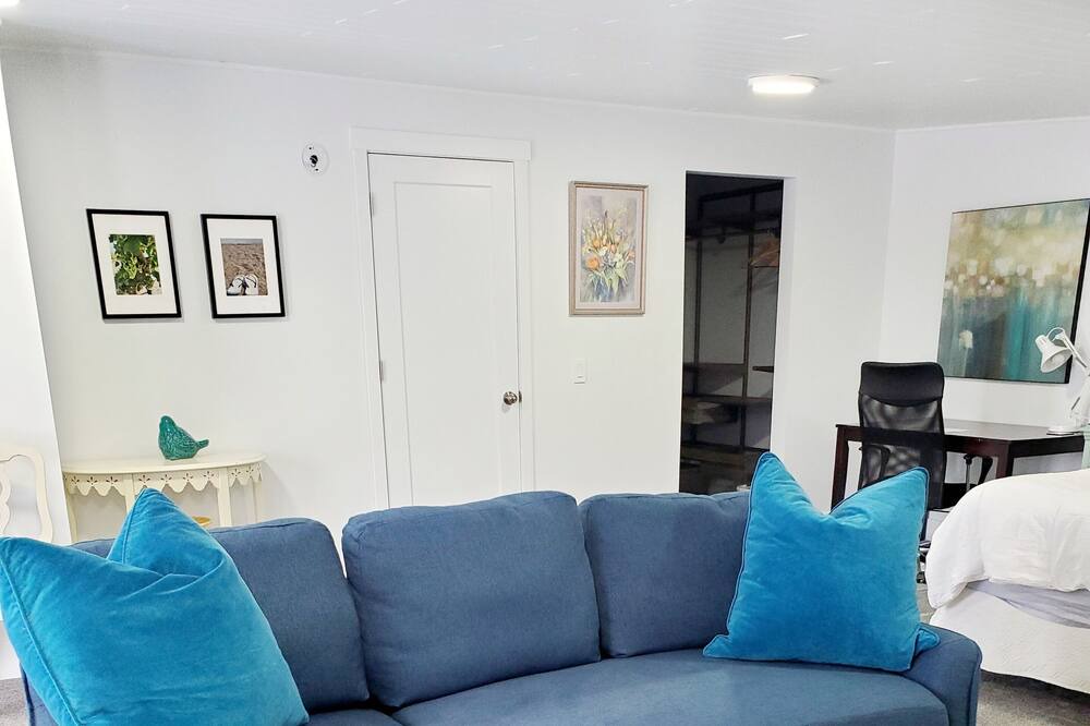 Photo of Livingroom in Westshore Estates
