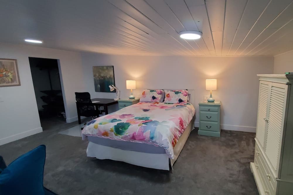 Photo of Bedroom in Westshore Estates