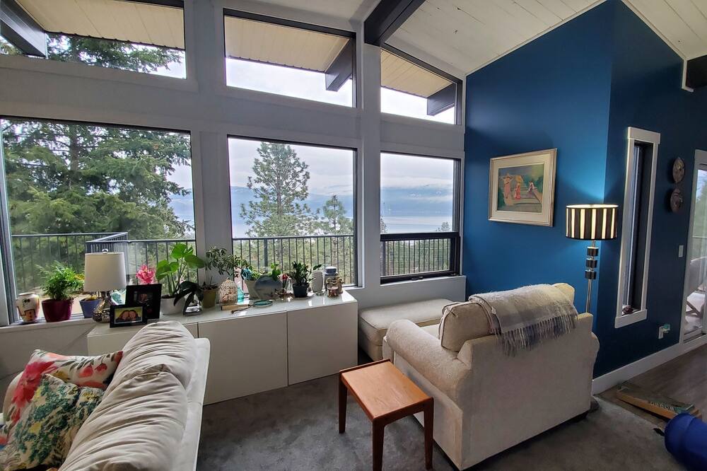 Photo of Bedroom in Westshore Estates