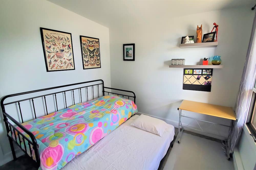 Photo of Bedroom in Westshore Estates