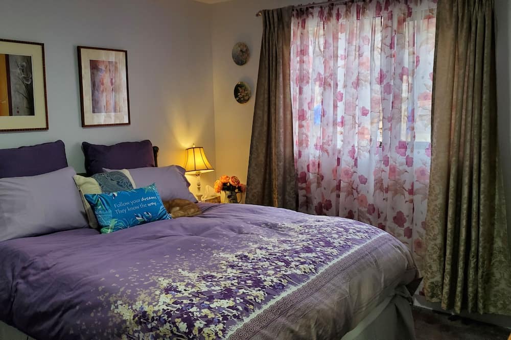 Photo of Bedroom in Westshore Estates