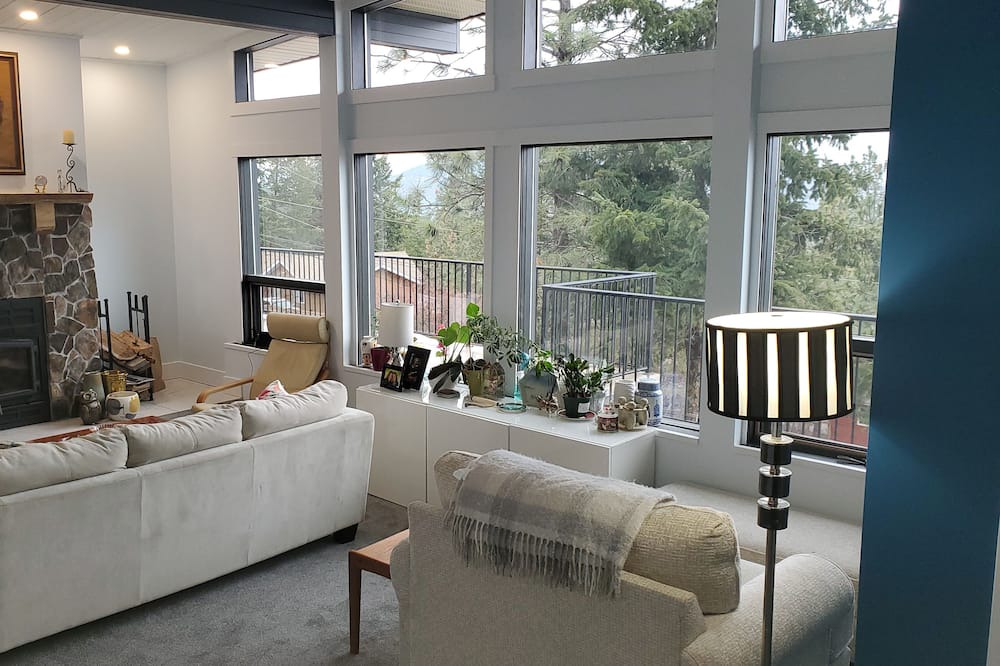 Photo of Bedroom in Westshore Estates