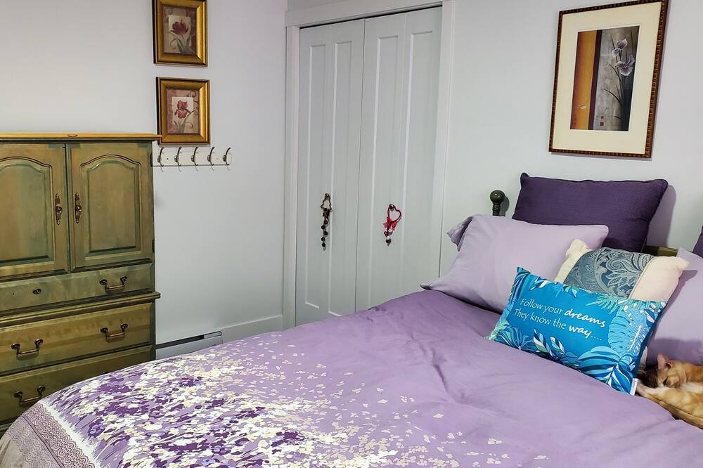 Photo of Bedroom in Westshore Estates