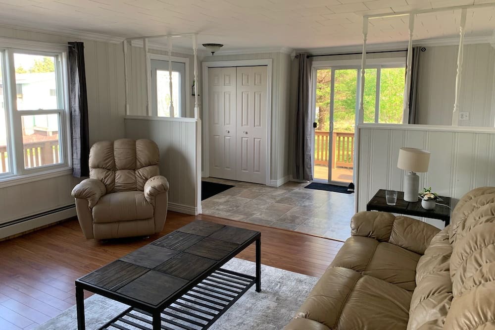 Photo of Livingroom in Heart's Delight