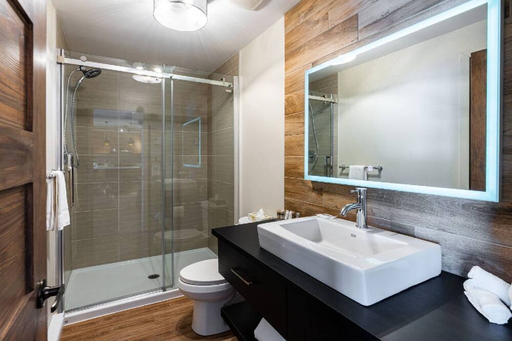 Photo of Bathroom in Sainte-Marguerite-du-Lac-Masson