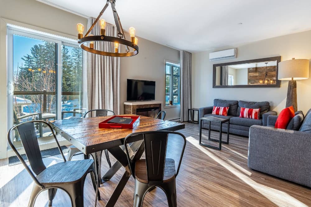 Photo of Livingroom in Sainte-Marguerite-du-Lac-Masson