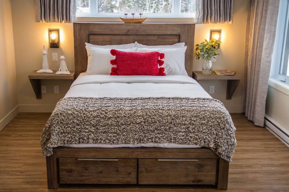 Photo of Bedroom in Sainte-Marguerite-du-Lac-Masson