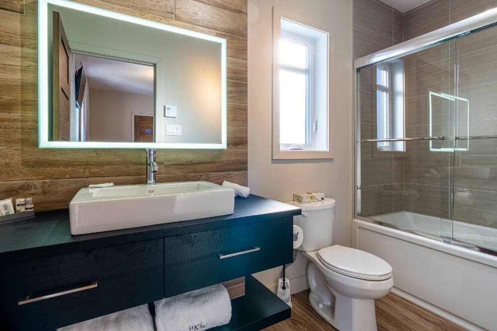 Photo of Bathroom in Sainte-Marguerite-du-Lac-Masson
