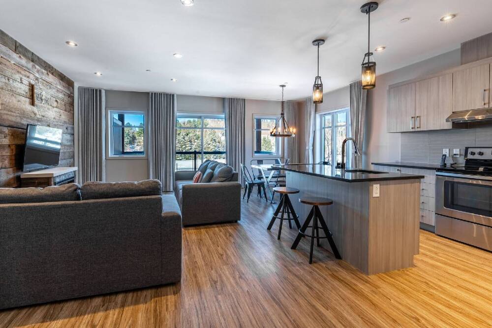 Photo of Livingroom in Sainte-Marguerite-du-Lac-Masson