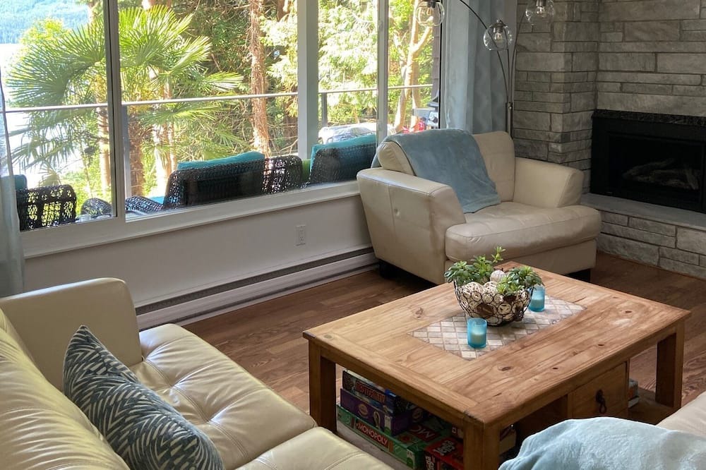 Photo of Livingroom in Tuwanek