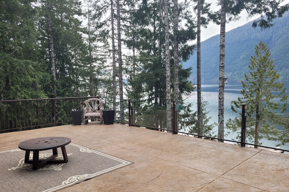 Photo of Patio Balcony in Sproat Lake
