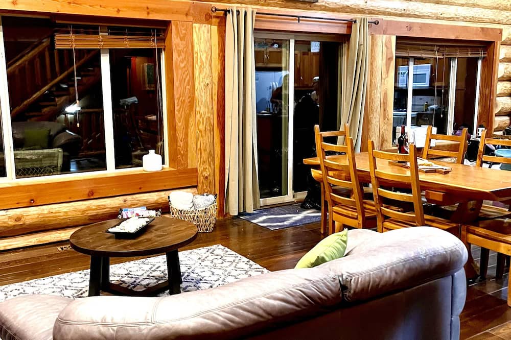 Photo of Livingroom in Sproat Lake