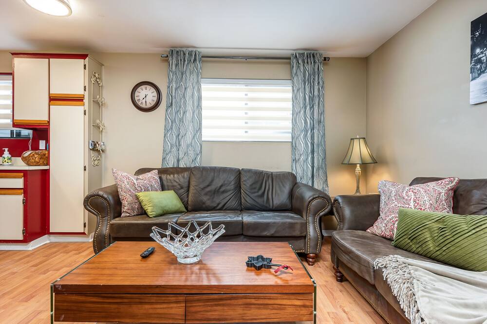 Photo of Livingroom in Ahuntsic-Cartierville