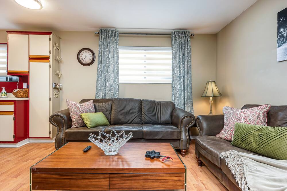 Photo of Livingroom in Ahuntsic-Cartierville