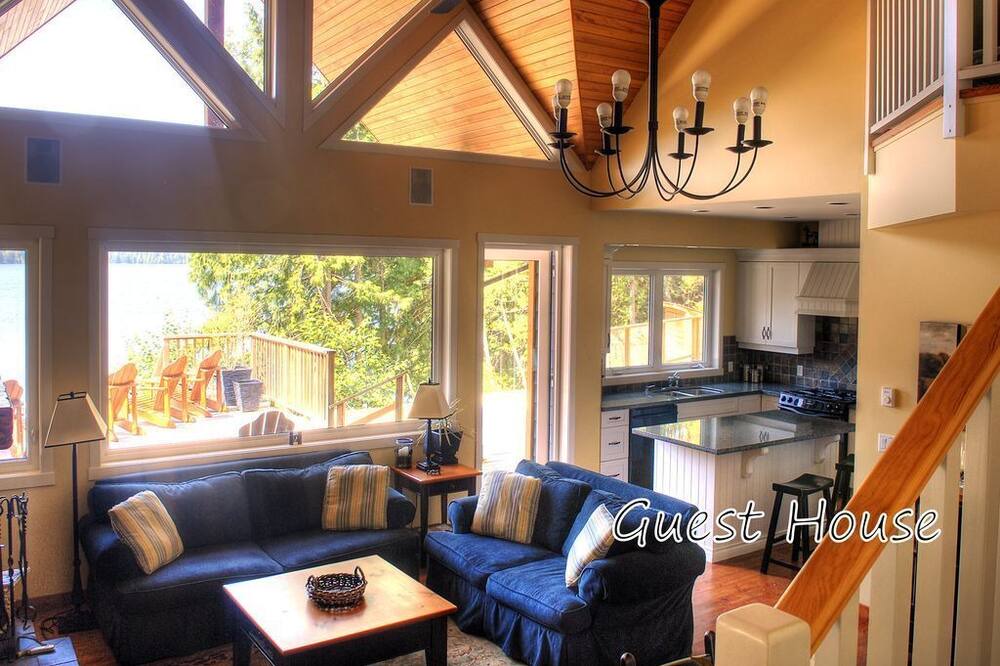Photo of Livingroom in Sunshine Coast