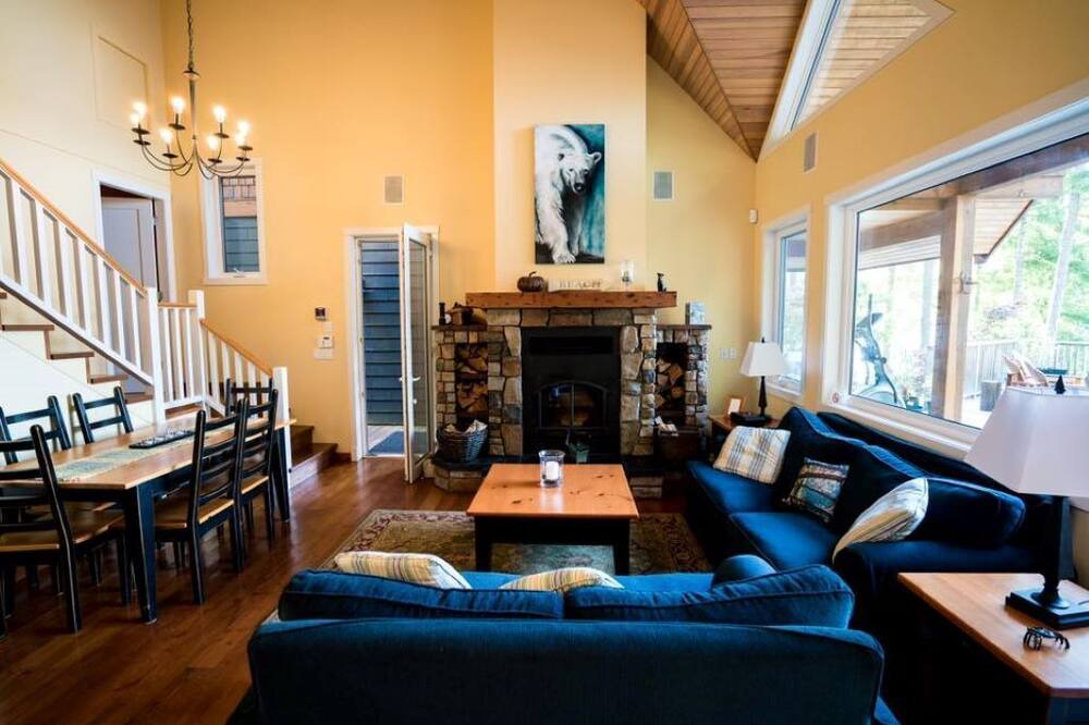 Photo of Livingroom in Sunshine Coast