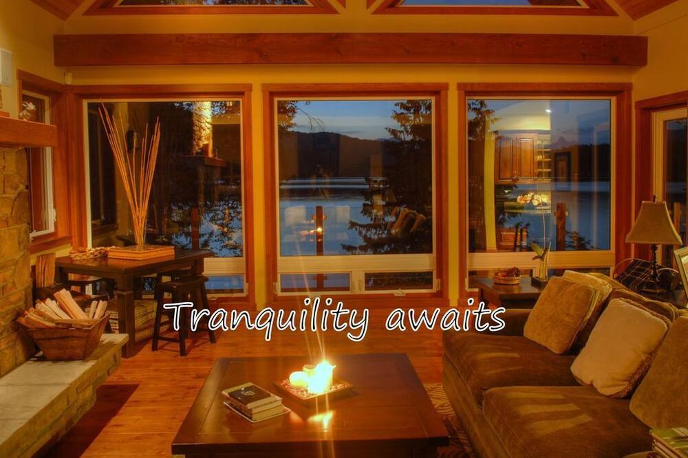 Photo of Livingroom in Sunshine Coast