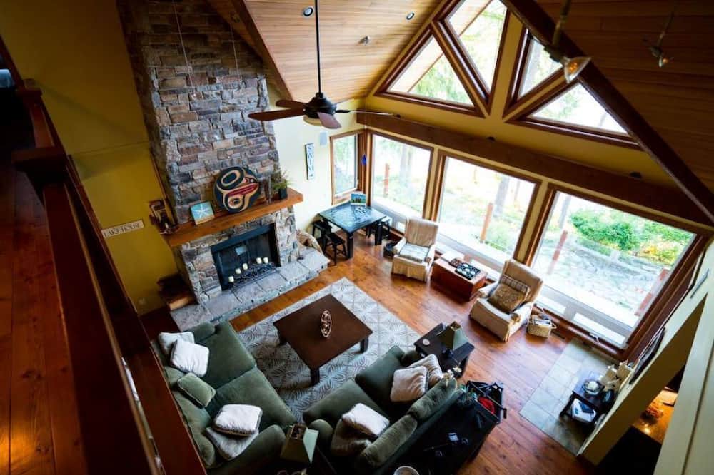 Photo of Livingroom in Sunshine Coast