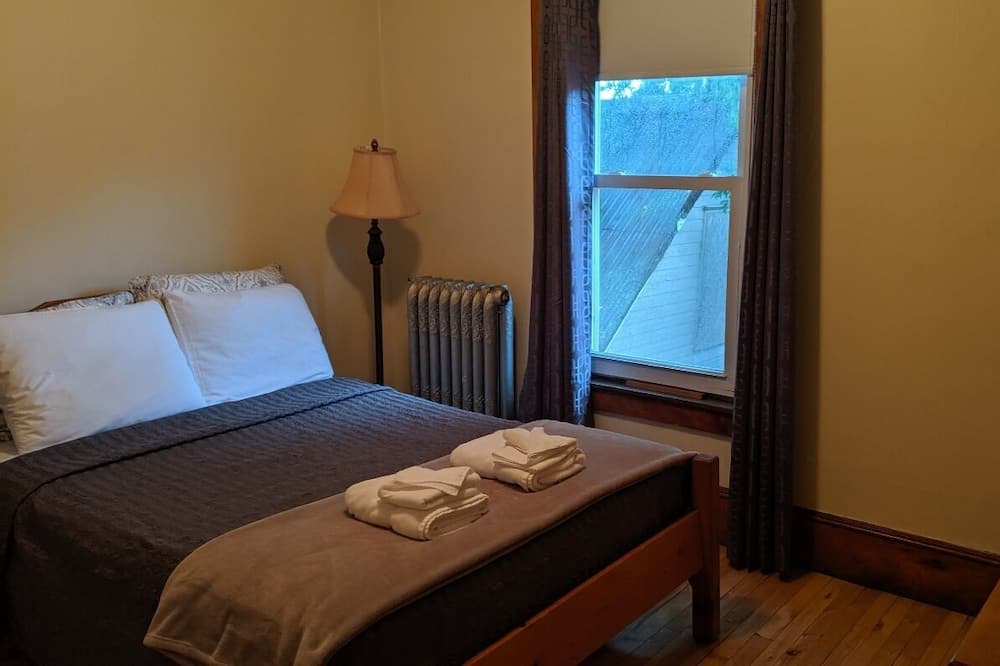 Photo of Bedroom in Ayers Cliff