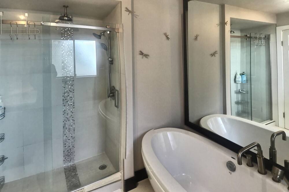 Photo of Bathroom in West Vancouver