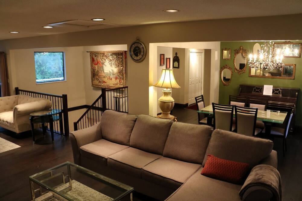 Photo of Livingroom in West Vancouver