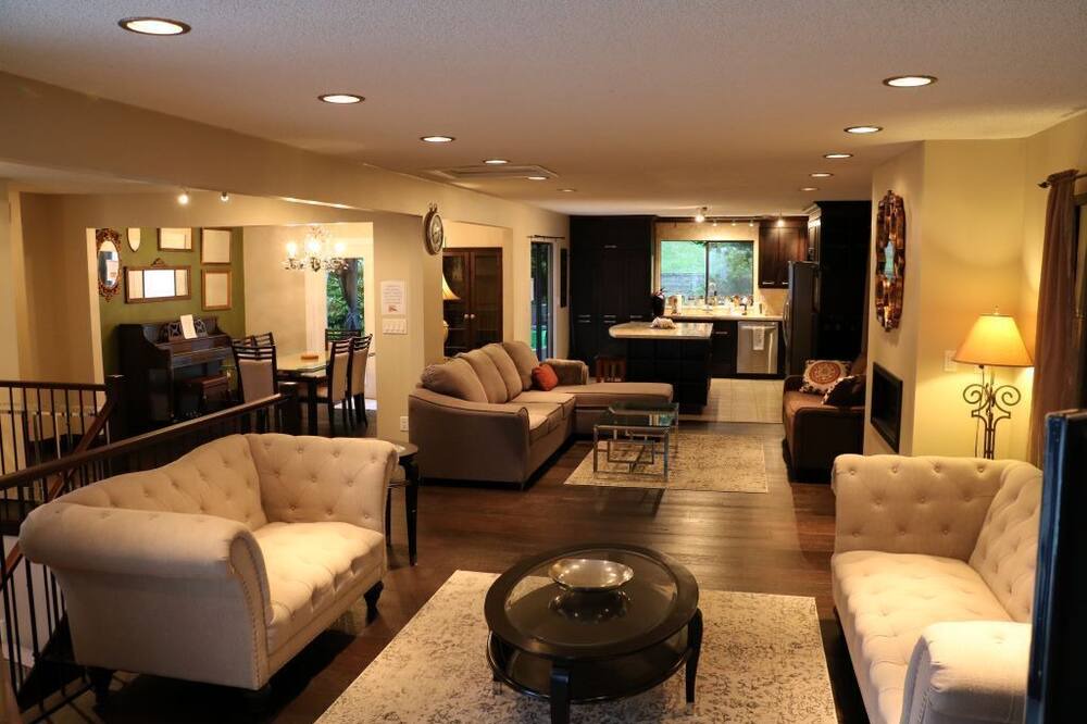 Photo of Livingroom in West Vancouver