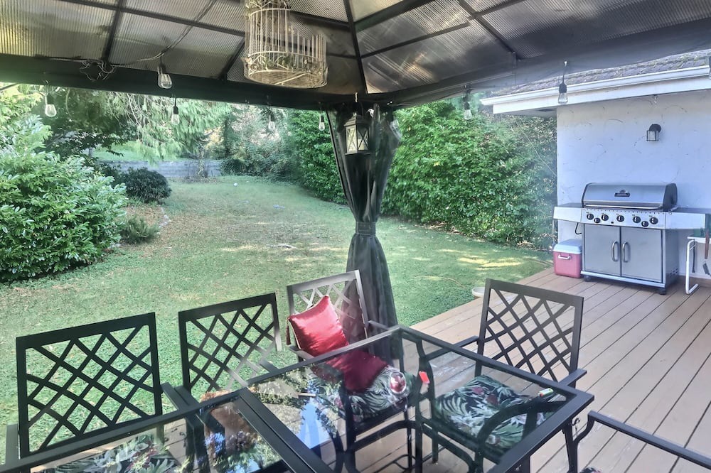 Photo of Patio Balcony in West Vancouver