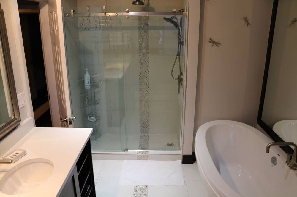 Photo of Bathroom in West Vancouver