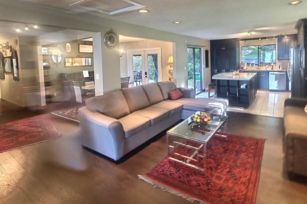 Photo of Livingroom in West Vancouver