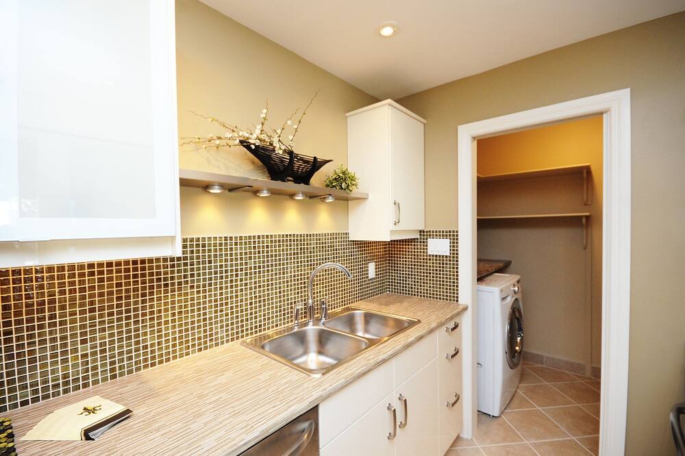 Photo of Kitchen in Jasper Place